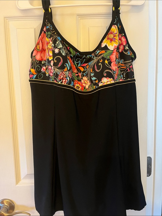 Longitude Other - LONGITUDE Black Floral Swim Dress
Women’s size 18